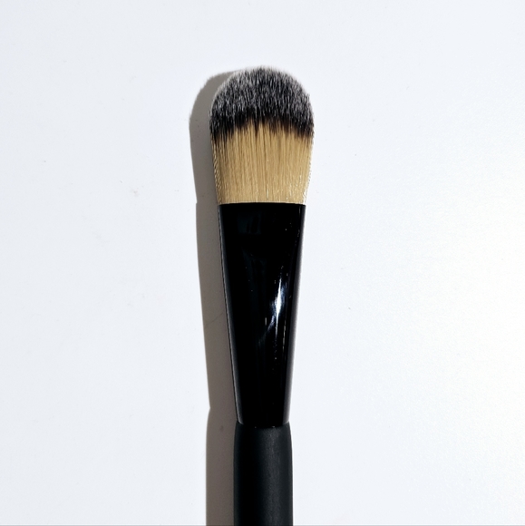 Sara Adams Cosmetiques Pro Flat Foundation Brush #07 - Picture 4 of 7